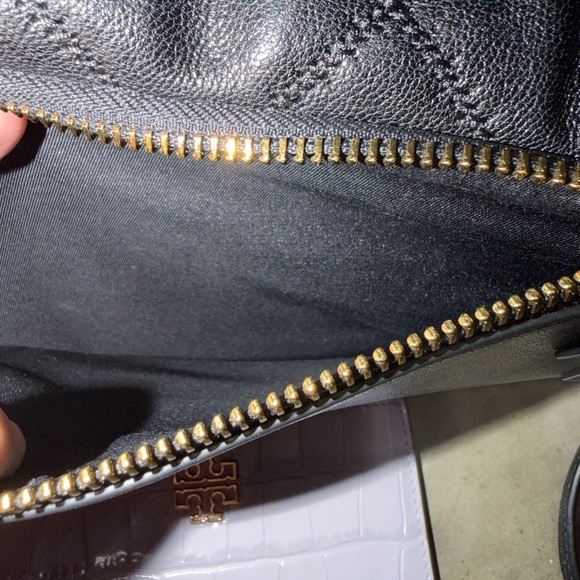 Tory Burch Black Quilted Crossbody Bag with Cream Card Holder - Picture 6 of 8